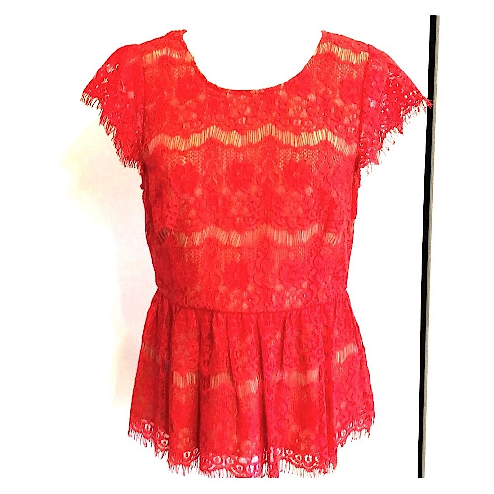 Gorgeous, feminine, Coral lace Maeve size M